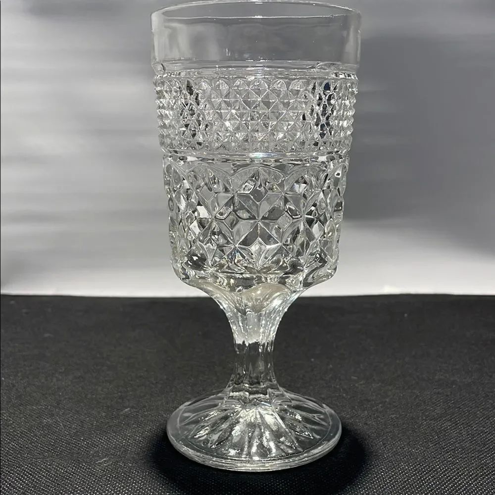 Goblet Set with Diamond-Cut Pattern - Picture 2 of 7